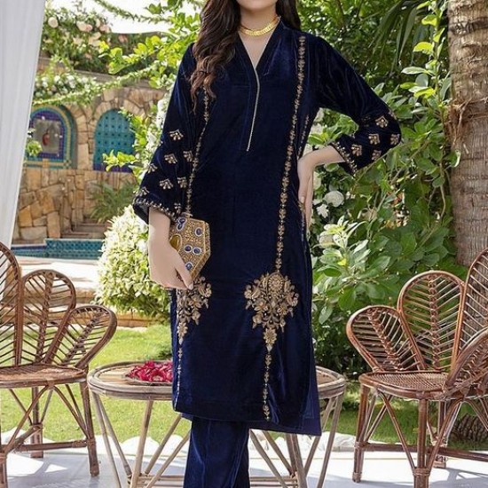 Stylish Kurta with Side Embroidery Crystal Glass Beads Lace for Party-Wear Featuring Natural Waistline and Sequined Daka Work