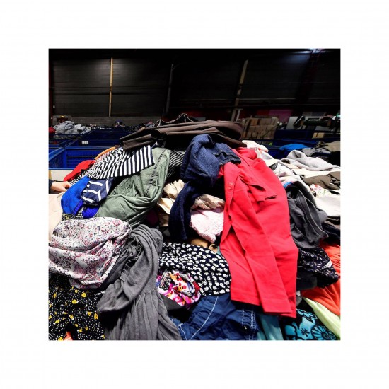 High-quality Second Hand Clothes Available for Sale in Wholesale Lots