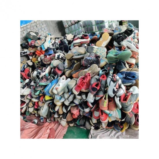 Sports Shoes in Various Sizes, Styles, and Colors Available for Large-scale Orders