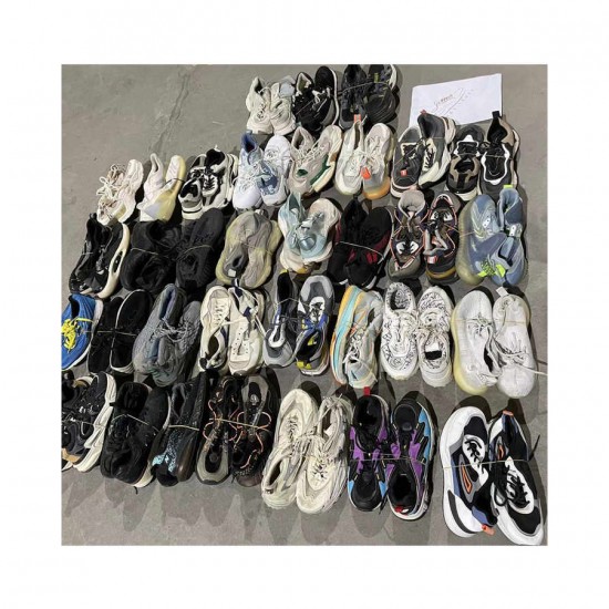 Sports Shoes in Various Sizes, Styles, and Colors Available for Large-scale Orders