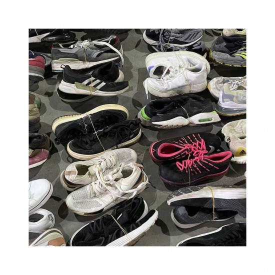 Sports Shoes in Various Sizes, Styles, and Colors Available for Large-scale Orders