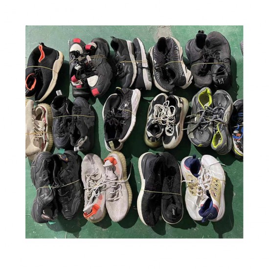 Sports Shoes in Various Sizes, Styles, and Colors Available for Large-scale Orders