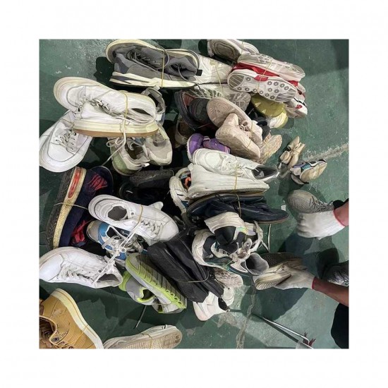 Sports Shoes in Various Sizes, Styles, and Colors Available for Large-scale Orders