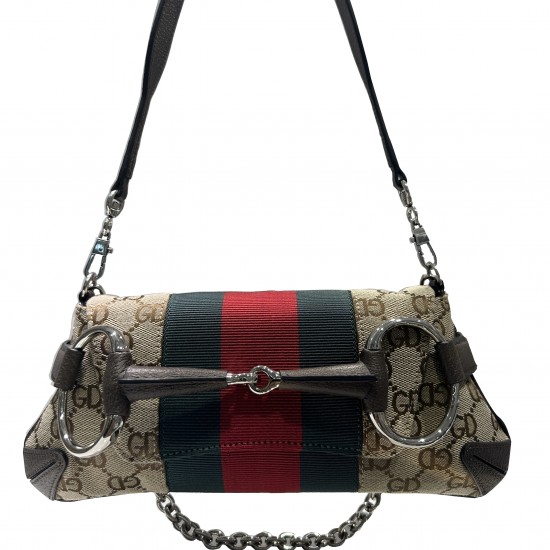 chain shoulder bag of woman