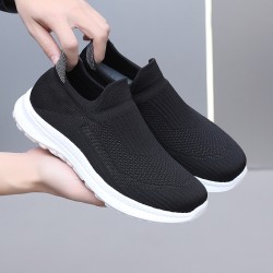 Spring new soft soled breathable sports shoes