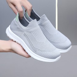 Spring new soft soled breathable sports shoes