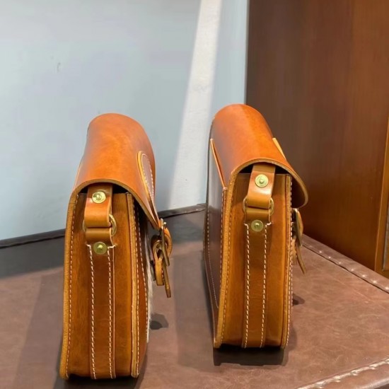 Vintage Casual Stylish Women's Genuine Leather Saddle Crossbody Shoulder Messenger Bag with Button Decoration