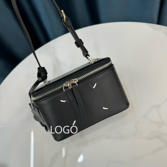 Women's Fashionable Sheepskin Handbag with Flip Top Design Built-In Mirror and Zipper Closure for Daily Use