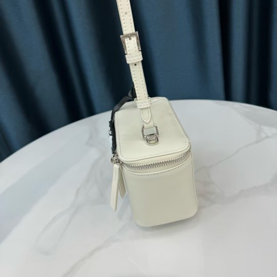 Women's Fashion Sheepskin Leather Makeup Bag with Zipper Closure and Shoulder Strap Reflective Mirror for On-the-Go Application