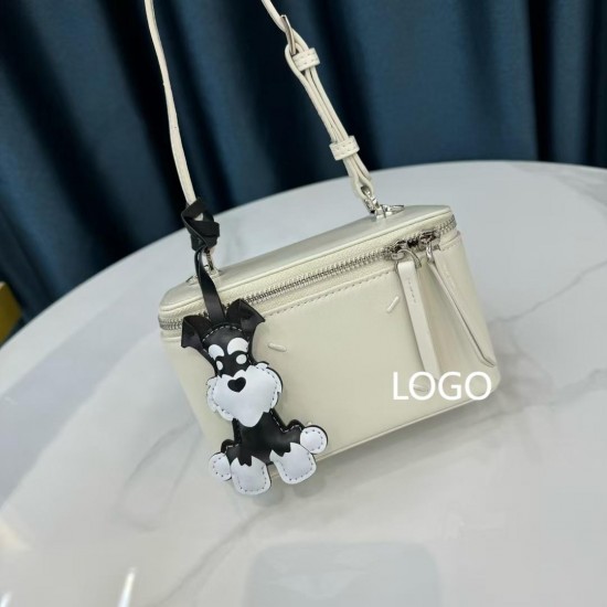 Women's Fashion Sheepskin Leather Makeup Bag with Zipper Closure and Shoulder Strap Reflective Mirror for On-the-Go Application