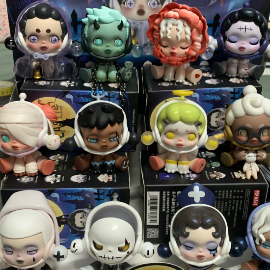 Ornament SKULLPANDA SECRET CASTLE SERIES POPMART Anime Toy Figure Mistery Blind Box Action Figure Collection Toys Blind Box