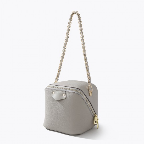 Top Layer Cowhide Vintage Buckle Box Bag with a High-end Sense of Fashion and Versatile Single Shoulder Bag.
