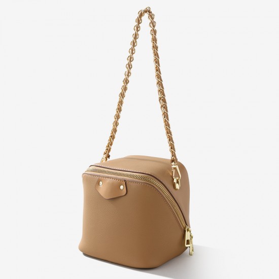 Top Layer Cowhide Vintage Buckle Box Bag with a High-end Sense of Fashion and Versatile Single Shoulder Bag.