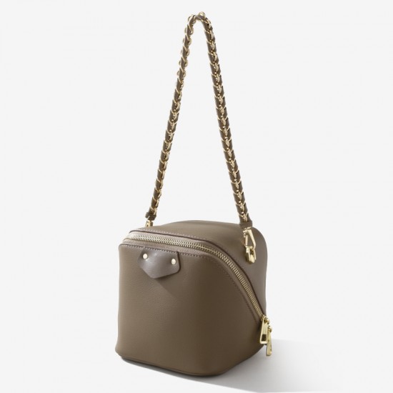 Top Layer Cowhide Vintage Buckle Box Bag with a High-end Sense of Fashion and Versatile Single Shoulder Bag.