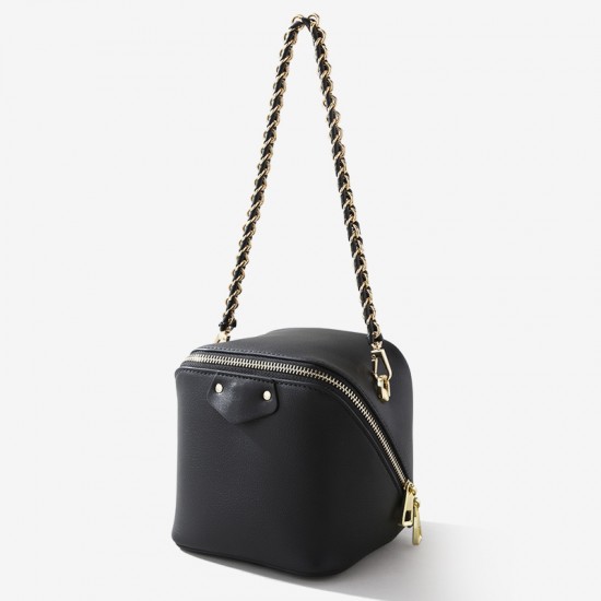 Top Layer Cowhide Vintage Buckle Box Bag with a High-end Sense of Fashion and Versatile Single Shoulder Bag.
