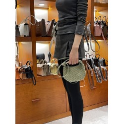 Hand-made Hand-made Green Cross-body Bag with Cow Leather Is Fashionable and Versatile