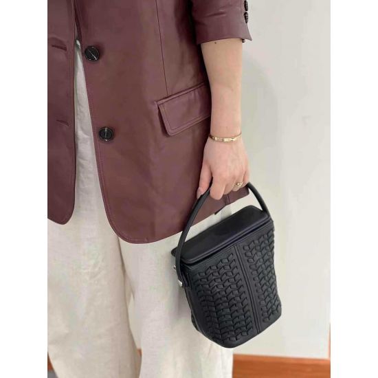 Women's Genuine Cowhide Leather Cross-Border Niche Hand-Woven Fashion Bucket Bag Wholesale Crossbody Winter Shoulder Bag for
