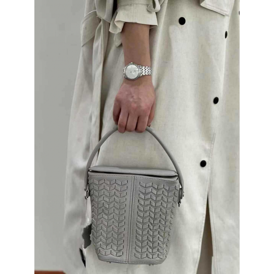 Women's Genuine Cowhide Leather Cross-Border Niche Hand-Woven Fashion Bucket Bag Wholesale Crossbody Winter Shoulder Bag for