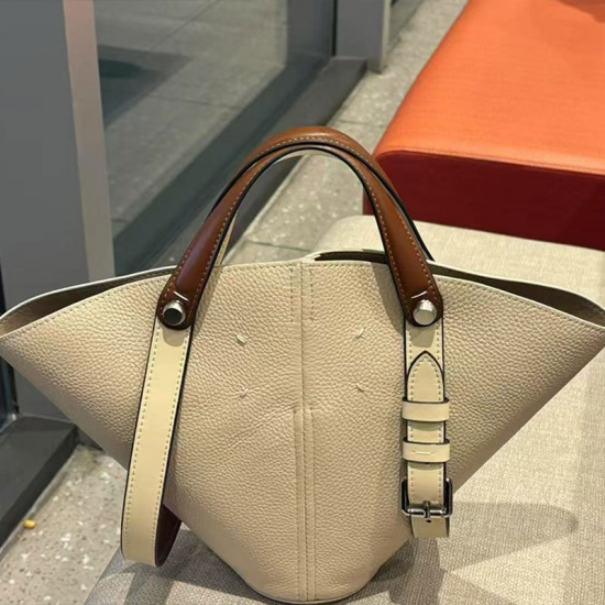 Women's Large Capacity Cowhide Leather Bucket Handbag New Style Open Closure Personalized Fan-Shape Basket Tote Bag