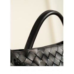 2025 Women's Large Capacity New Woven Shoulder Bag Temperament Diagonal Handbag Elegant and Stylish Women's Leather Bags