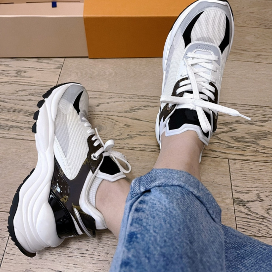 Guangzhou Shoe Factory Casual Slimming Sports Shoes for Men Women Thick-Soled Dad Shoes 5cm Heightening 55 Lengthen Legs Mesh
