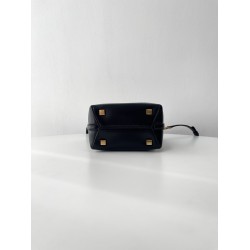 Minimalist Khaki Bucket Water Bag for Women Genuine Leather Crossbody Handbag with Zipper Closure Fashionable Lady Style