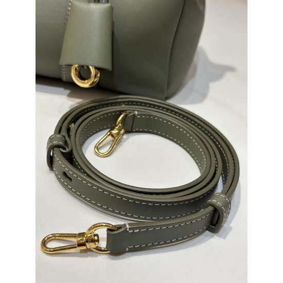 High Quality Custom Branded Genuine Leather Bags Fully Handmade with Embroidery Decoration Solid Color Open Closure Type