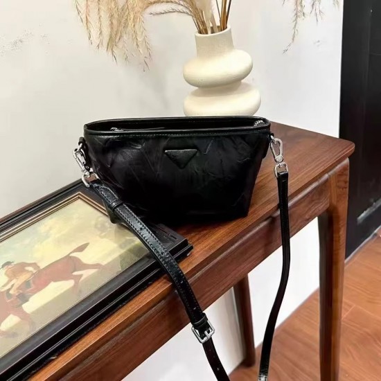 2025 New Minimalist Versatile Fashion Crossbody Bag Cowhide Exquisite Small Single Shoulder Top Layer Leather Zipper Closure