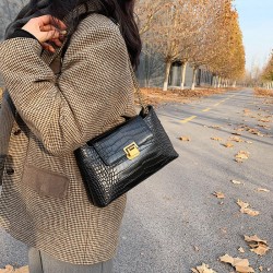 Female Designer Crocodile Pattern Chian-decorated Underarm Bag, Luxurious Casual Style Hanging Bag