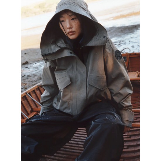 Canadian Outdoor Waterproof Jacket in Goose Style Windproof and Zipper Closure Solid Pattern Oversize Fashion for Hiking