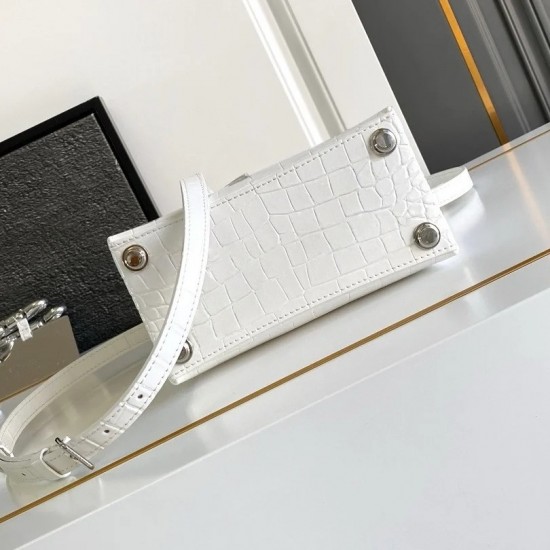 Limited edition genuine leather crossbody bag with large capacity water-resistant strap and decorative chain,stylish women's bag