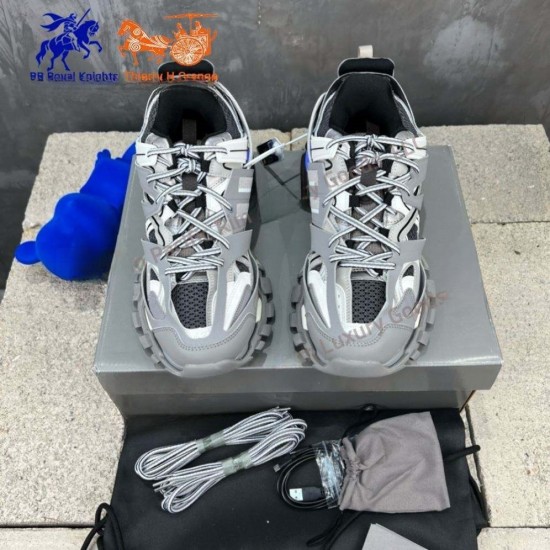 Genuine Leather Sporty LED Light Fashion Sneakers Lightweight Casual Vintage Shoes with Lace-Up Closure Comfortable Soft Lining