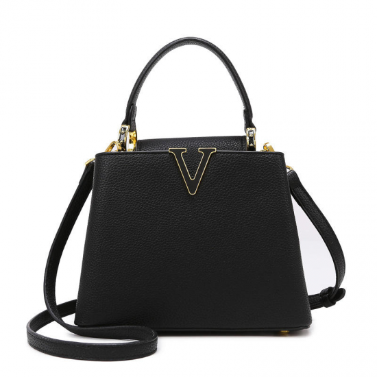Luxurious Single Shoulder Bag in Genuine Leather, Model V, From a Renowned Brand
