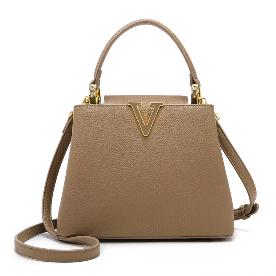 Luxurious Single Shoulder Bag in Genuine Leather, Model V, From a Renowned Brand