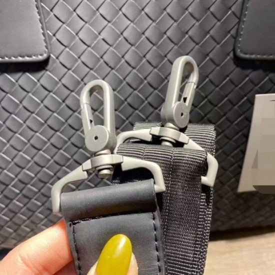 Small Sling Backpack Crossbody Sling Bag, Lightweight Hiking Daypack Shoulder Chest Bag with Camouflage Front Pocket