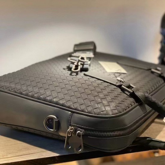 Small Sling Backpack Crossbody Sling Bag, Lightweight Hiking Daypack Shoulder Chest Bag with Camouflage Front Pocket