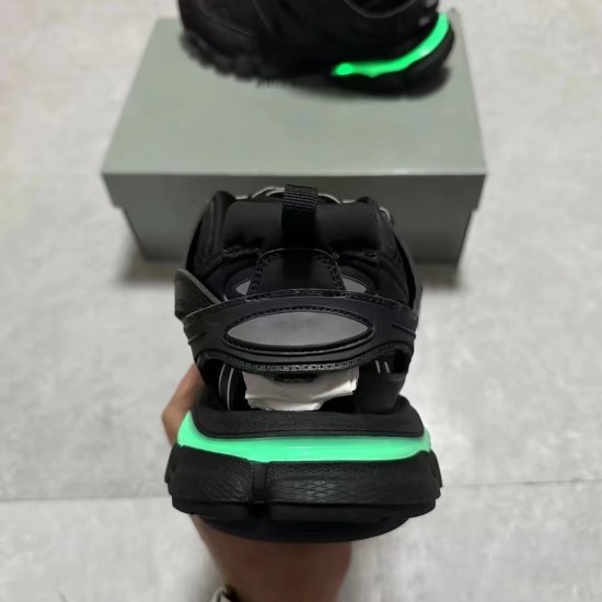 2025 New Fashion Brand Design LED New Popular Walking Shoes Brand New Design Sports Walking Shoes