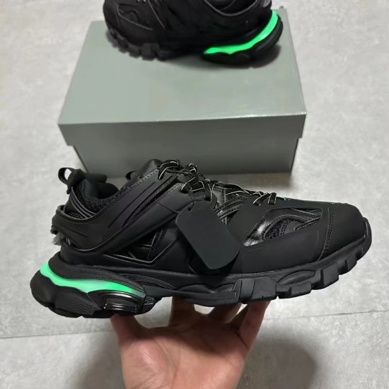 2025 New Fashion Brand Design LED New Popular Walking Shoes Brand New Design Sports Walking Shoes