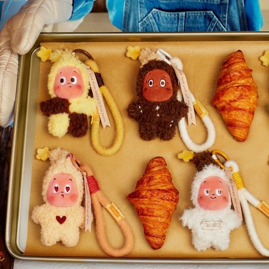 Original PopMart Twinkle Twinkle Savor the Moment Series Fresh-Baked Mini Cookies Plush Pendant Blind Box  Keychain Toys